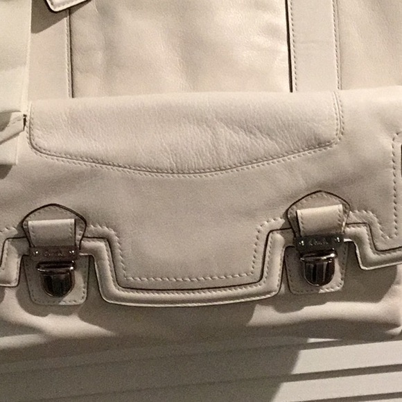 🌻NWOT Coach Large Leather Poppy Tote with large front pocket. - Picture 3 of 16